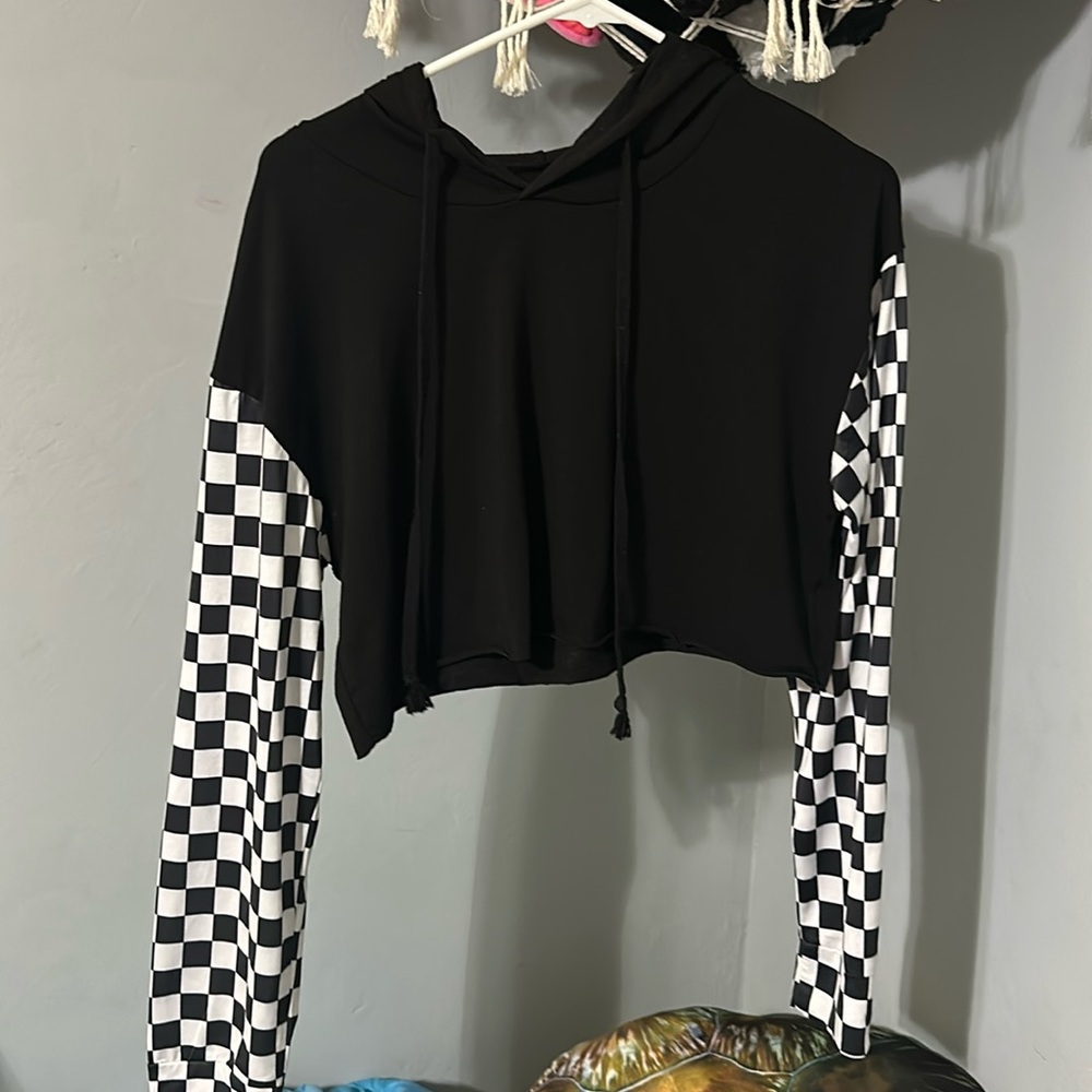 This is a size Medium (US 6) Cropped hoodie from SHEIN. No rips, barely worn.